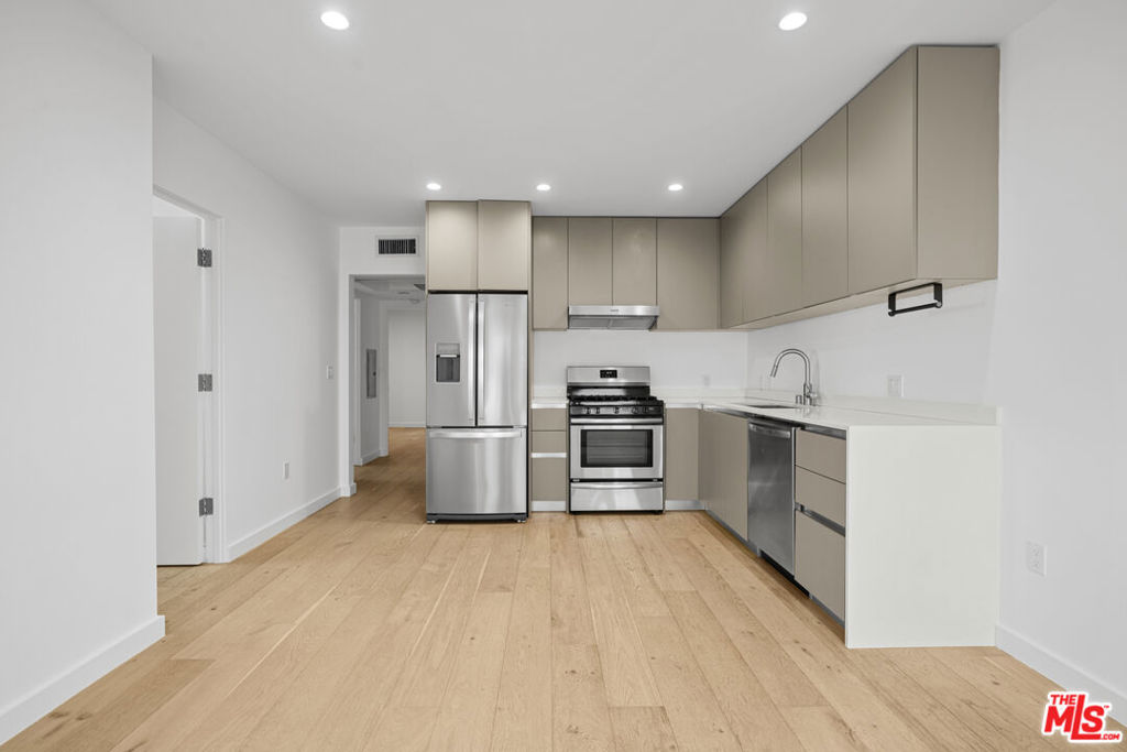 11795 Gateway Boulevard 3 Property Photo 2