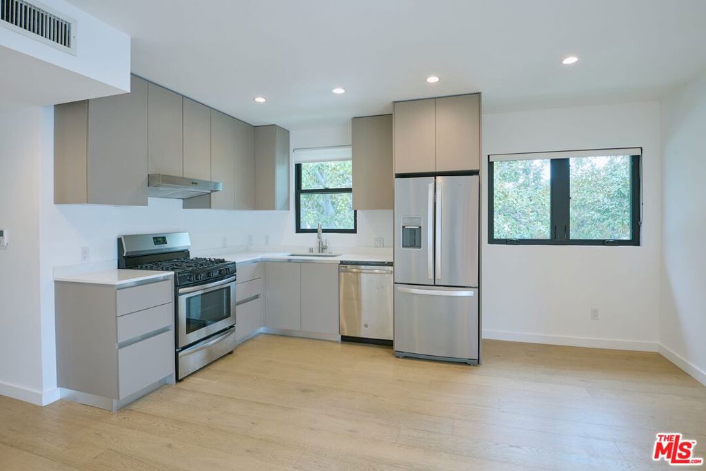 11785 Gateway Boulevard 6 Property Photo 1