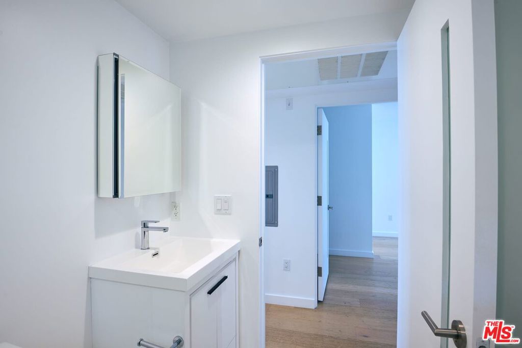 11785 Gateway Boulevard 6 Property Photo 13