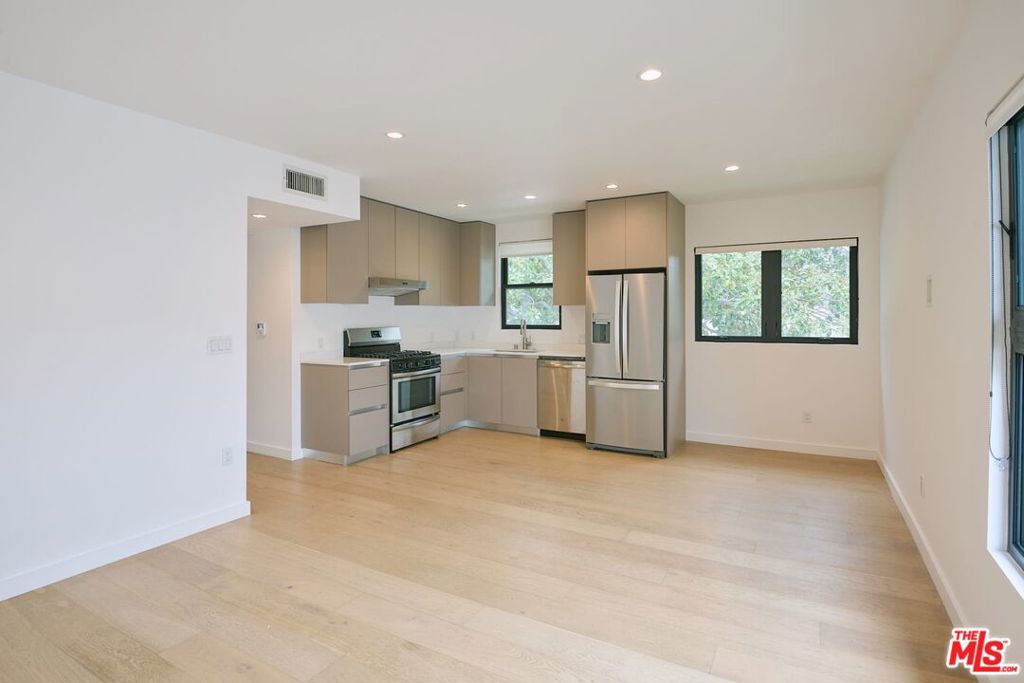 11785 Gateway Boulevard 6 Property Photo 15