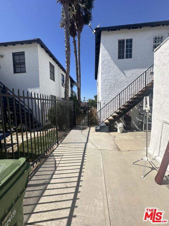 1706 S Crescent Heights Boulevard Property Photo 22