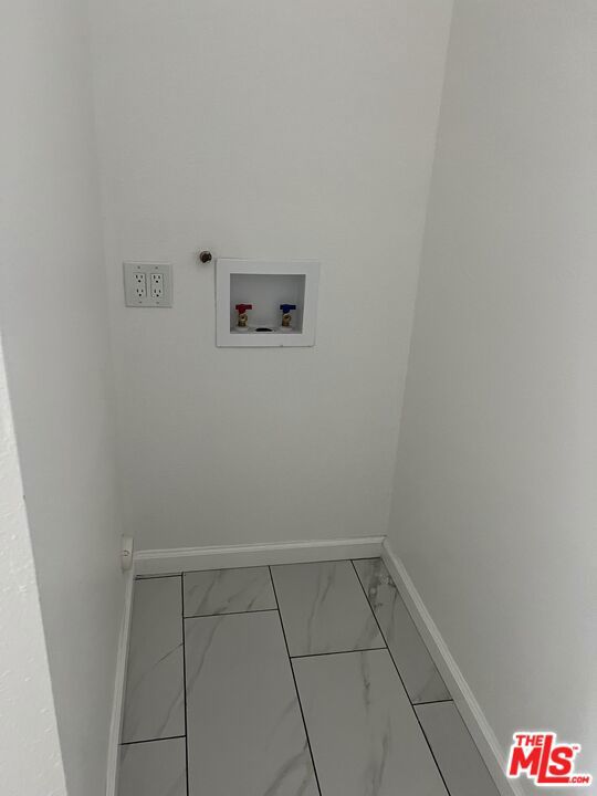1912 E 122nd Street Property Photo 6
