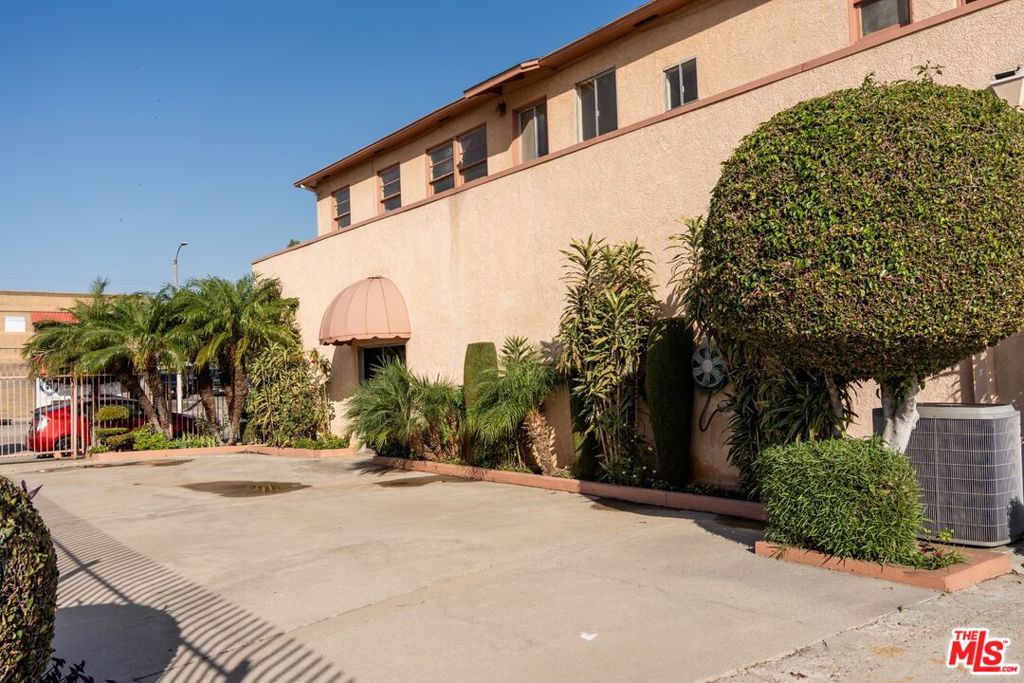 3527 W Beverly Boulevard Property Photo 1