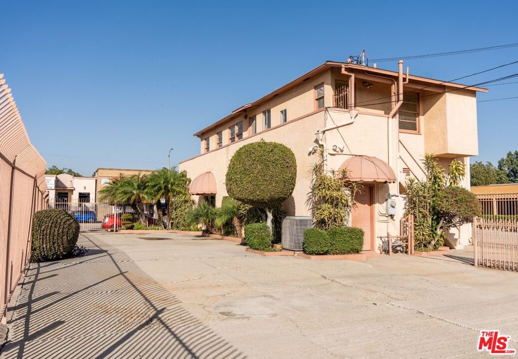 3527 W Beverly Boulevard Property Photo 2