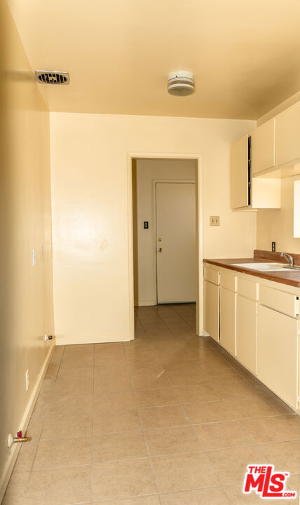 3527 W Beverly Boulevard Property Photo 16