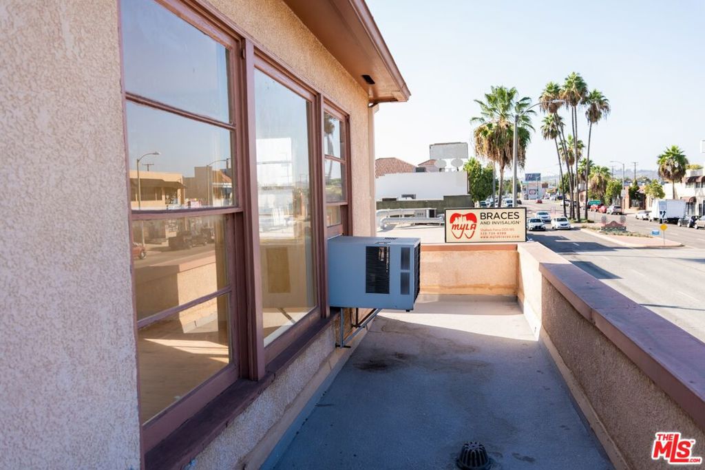 3527 W Beverly Boulevard Property Photo 19