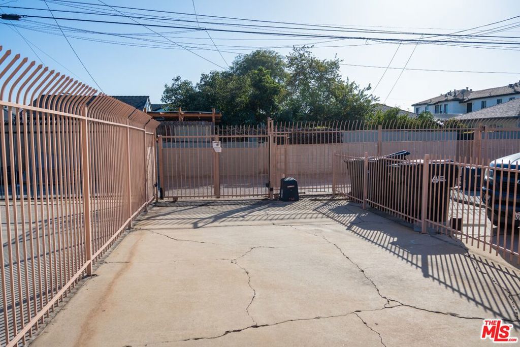 3527 W Beverly Boulevard Property Photo 21