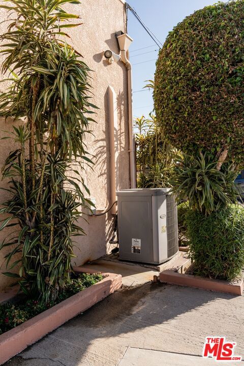 3527 W Beverly Boulevard Property Photo 22