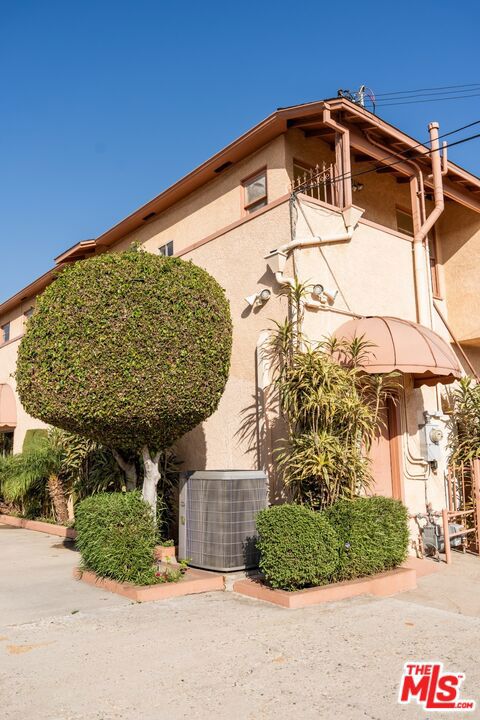 3527 W Beverly Boulevard Property Photo 23
