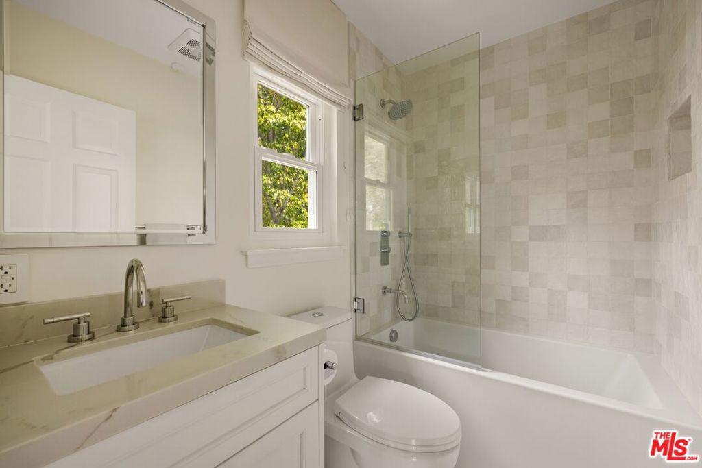 2878 Royston Place Property Photo 16