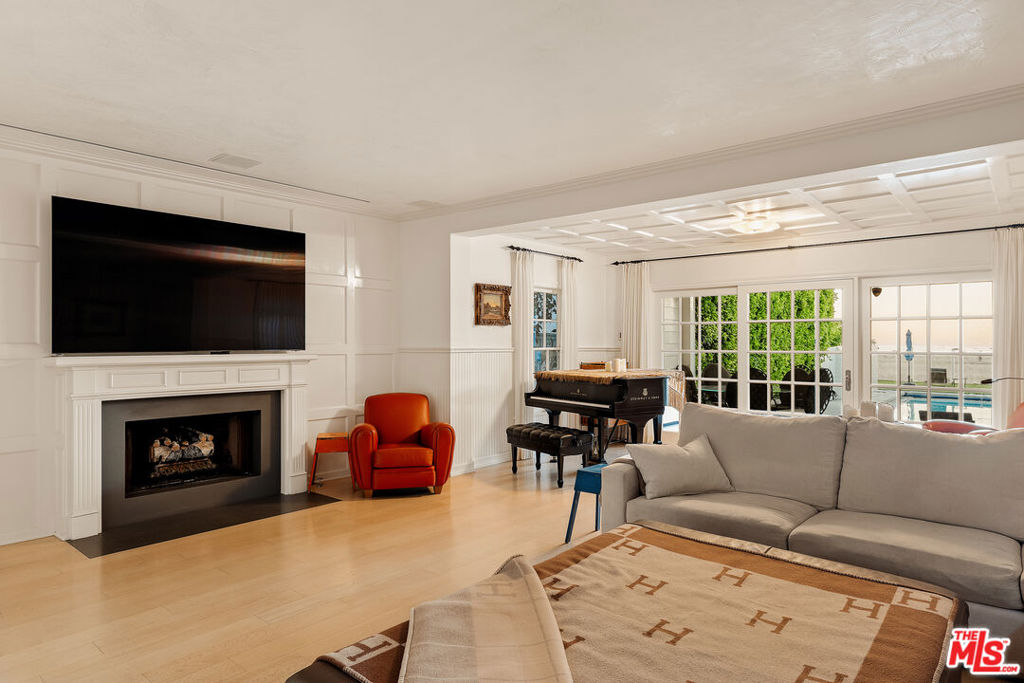 501 Palisades Beach Road Property Photo 7