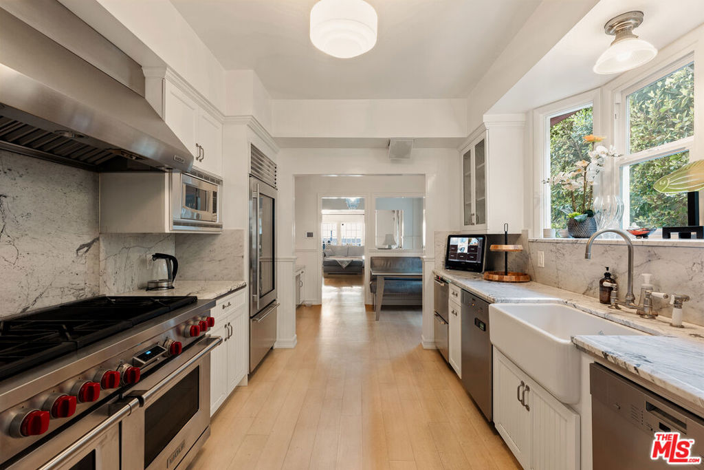 501 Palisades Beach Road Property Photo 10