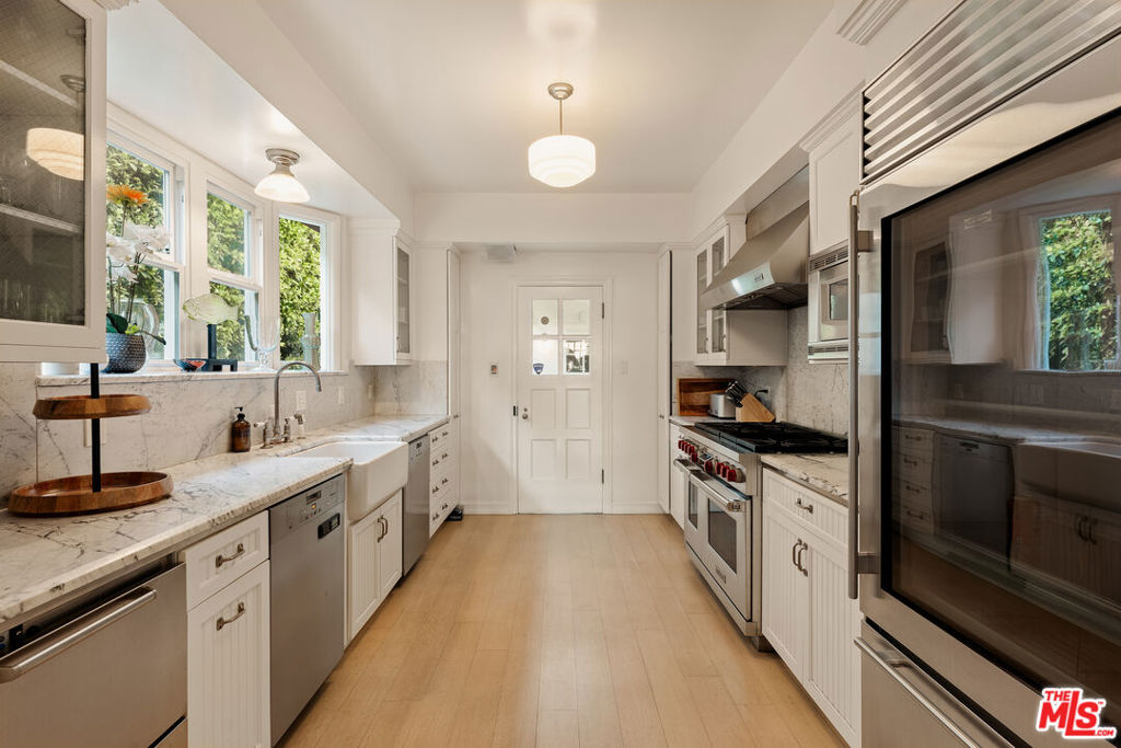 501 Palisades Beach Road Property Photo 11