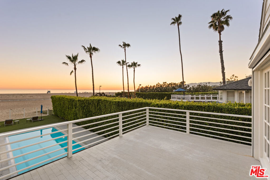 501 Palisades Beach Road Property Photo 16