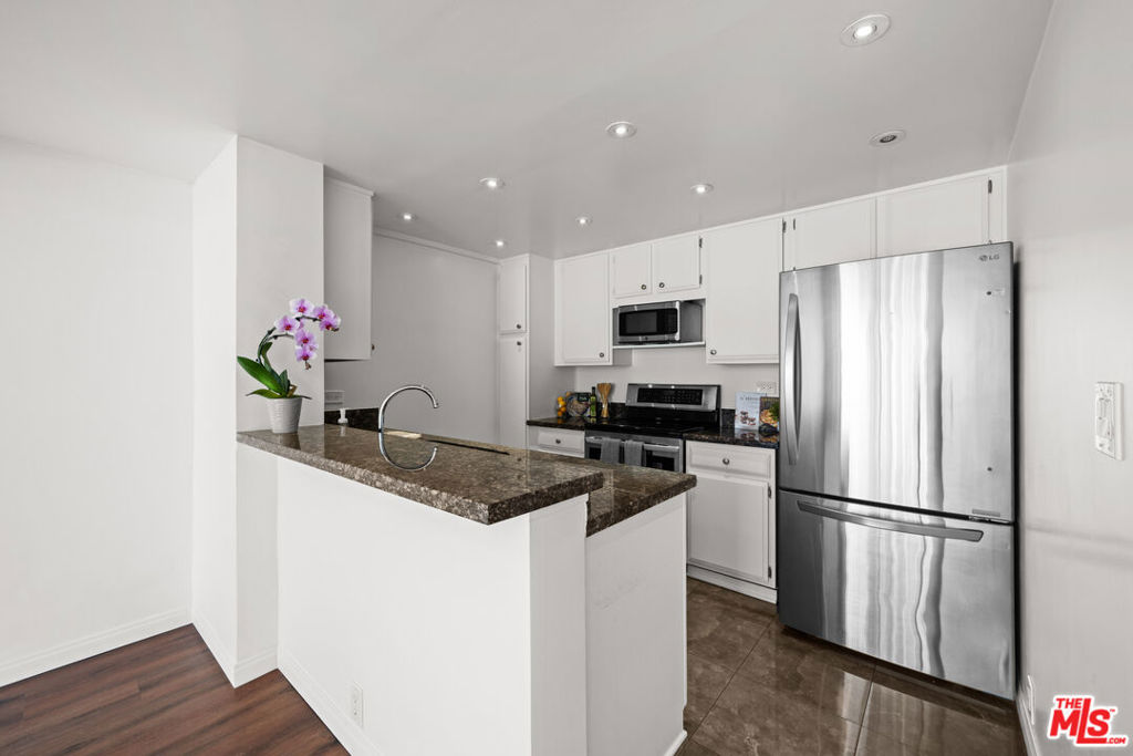 10535 Wilshire Boulevard 1412 Property Photo 11