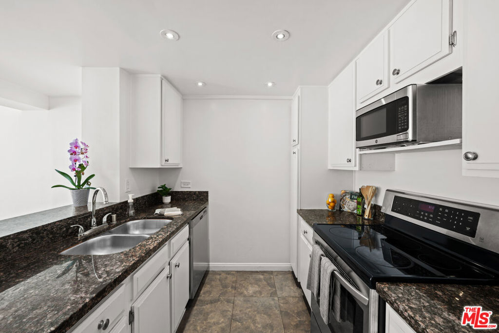 10535 Wilshire Boulevard 1412 Property Photo 12