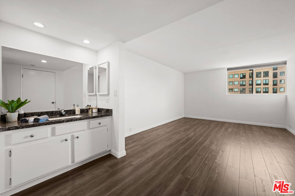 10535 Wilshire Boulevard 1412 Property Photo 14