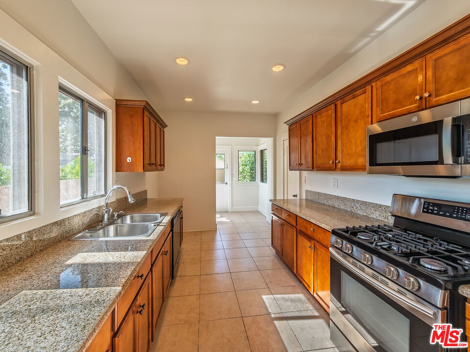 1315 Winchester Avenue Property Photo 12