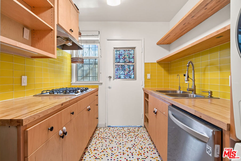 5605 Clemson Street Property Photo 4