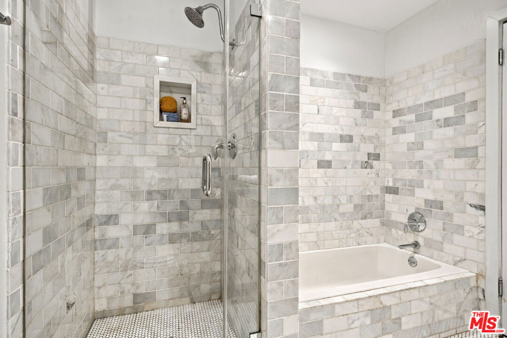 1215 N Olive Drive 306 Property Photo 16