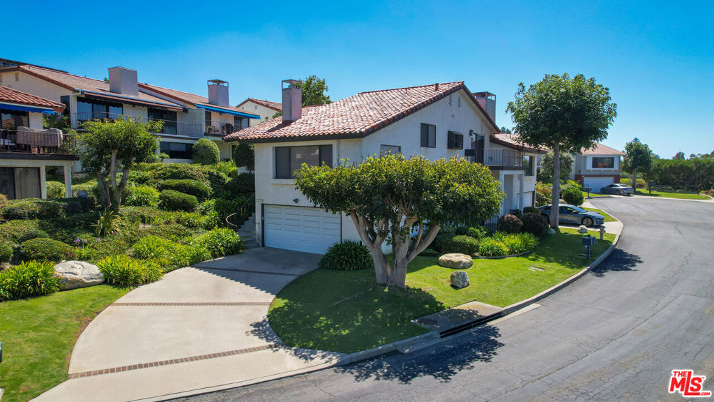 6622 Ocean Crest Drive Property Photo 4