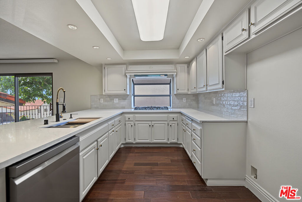 6622 Ocean Crest Drive Property Photo 10