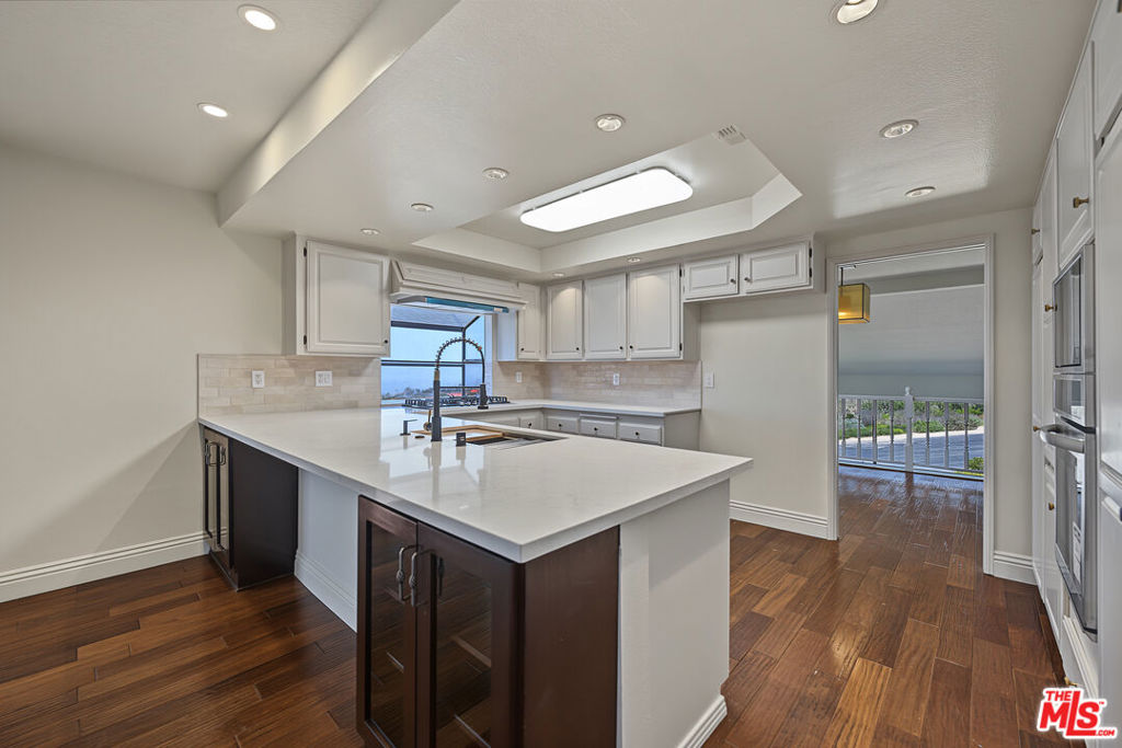 6622 Ocean Crest Drive Property Photo 11