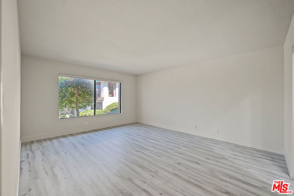 6622 Ocean Crest Drive Property Photo 18
