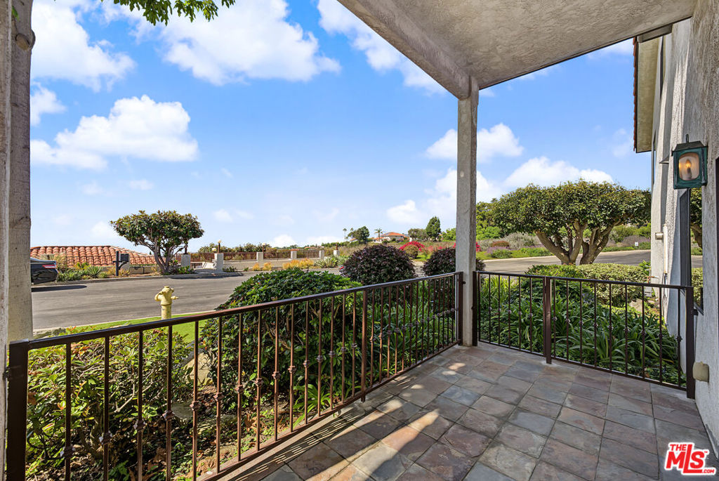 6622 Ocean Crest Drive Property Photo 27
