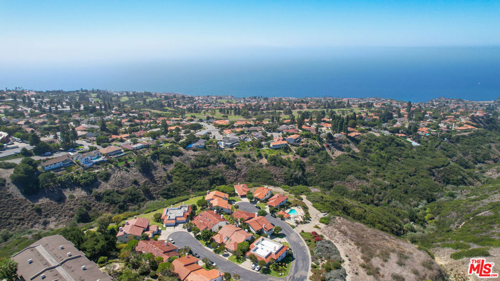6622 Ocean Crest Drive Property Photo 33