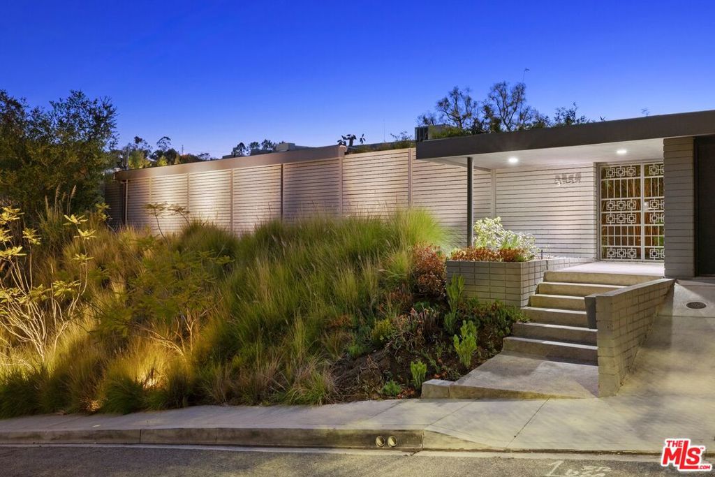 3523 Beverly Ridge Drive Property Photo 2