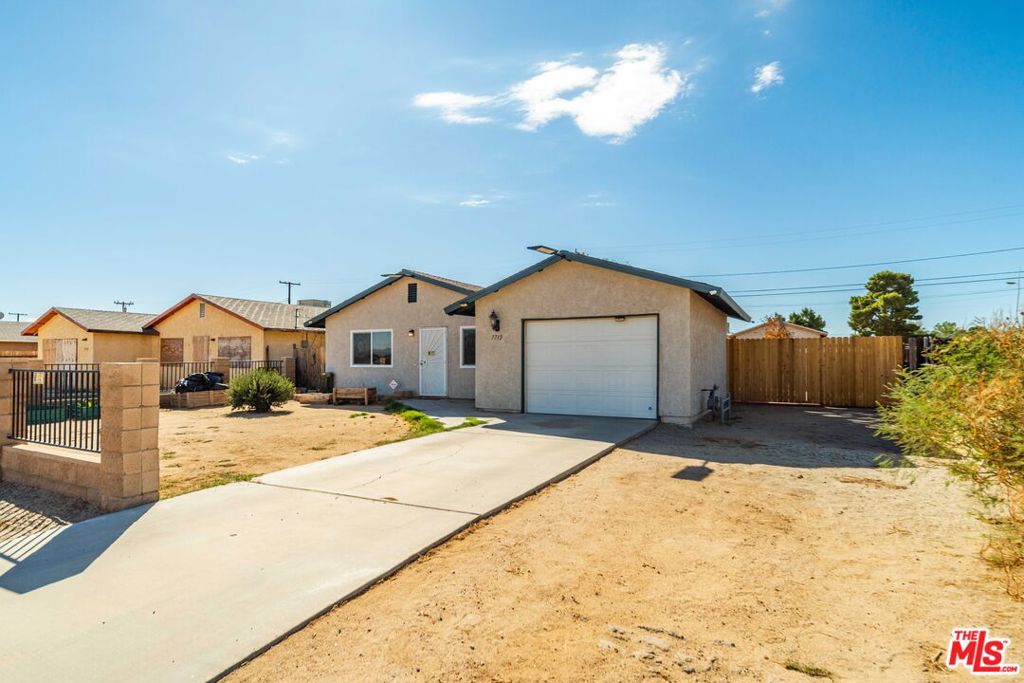7712 Walpole Avenue Property Photo 3