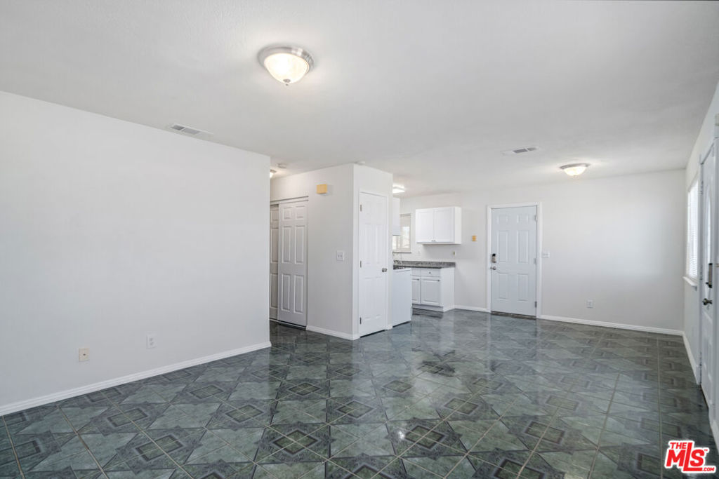 7712 Walpole Avenue Property Photo 7
