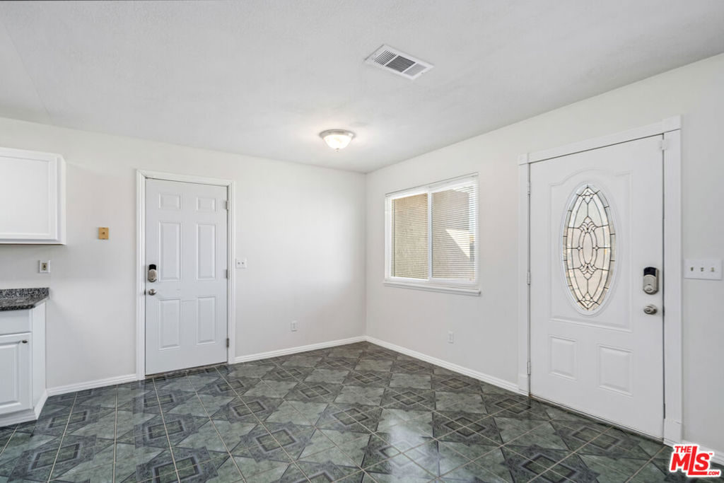 7712 Walpole Avenue Property Photo 8