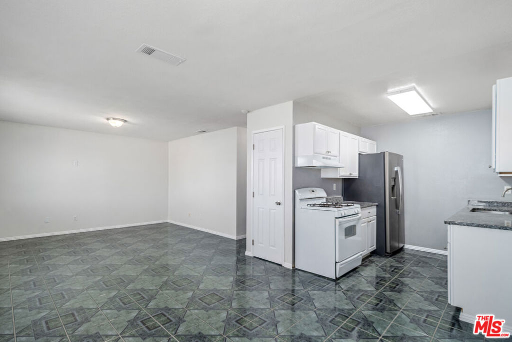 7712 Walpole Avenue Property Photo 9