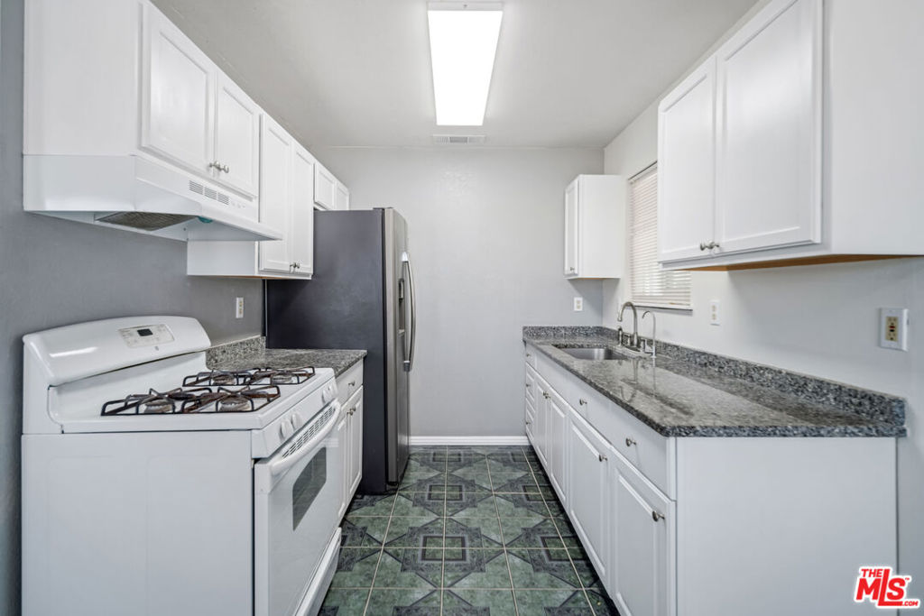 7712 Walpole Avenue Property Photo 10