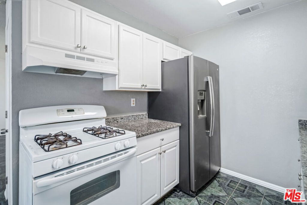 7712 Walpole Avenue Property Photo 11