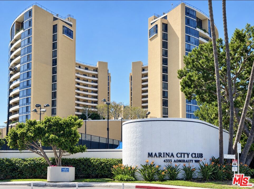 4337 Marina City Drive Ph43 Property Photo 2
