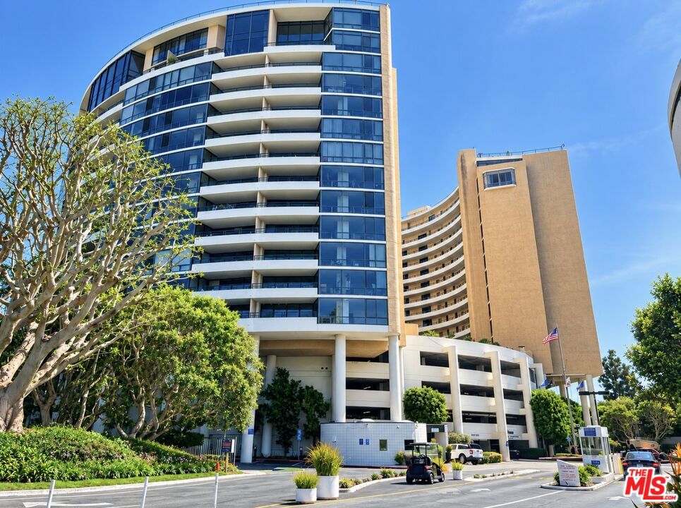 4337 Marina City Drive Ph43 Property Photo 3