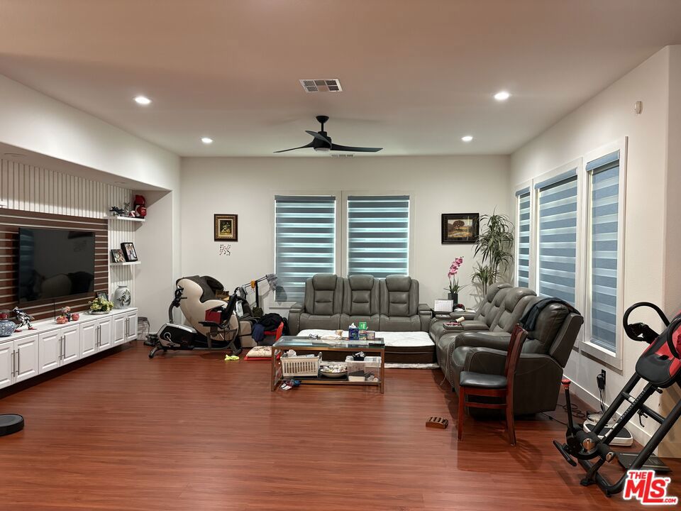 338 Via Napoli Property Photo 3