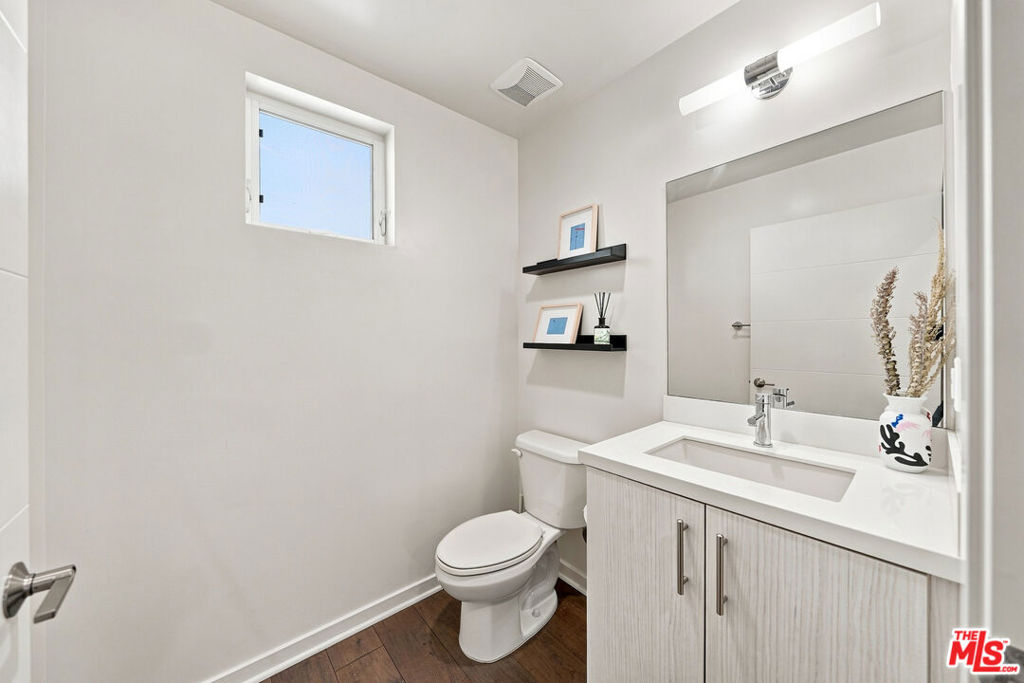 2928 Rowena Avenue 3 Property Photo 6