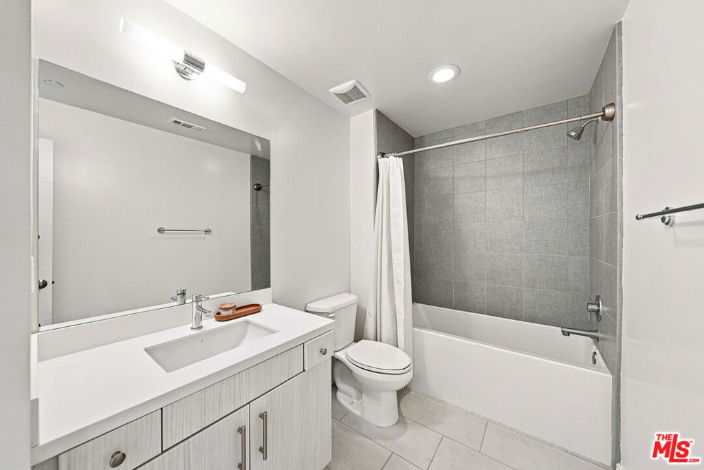 2928 Rowena Avenue 3 Property Photo 16