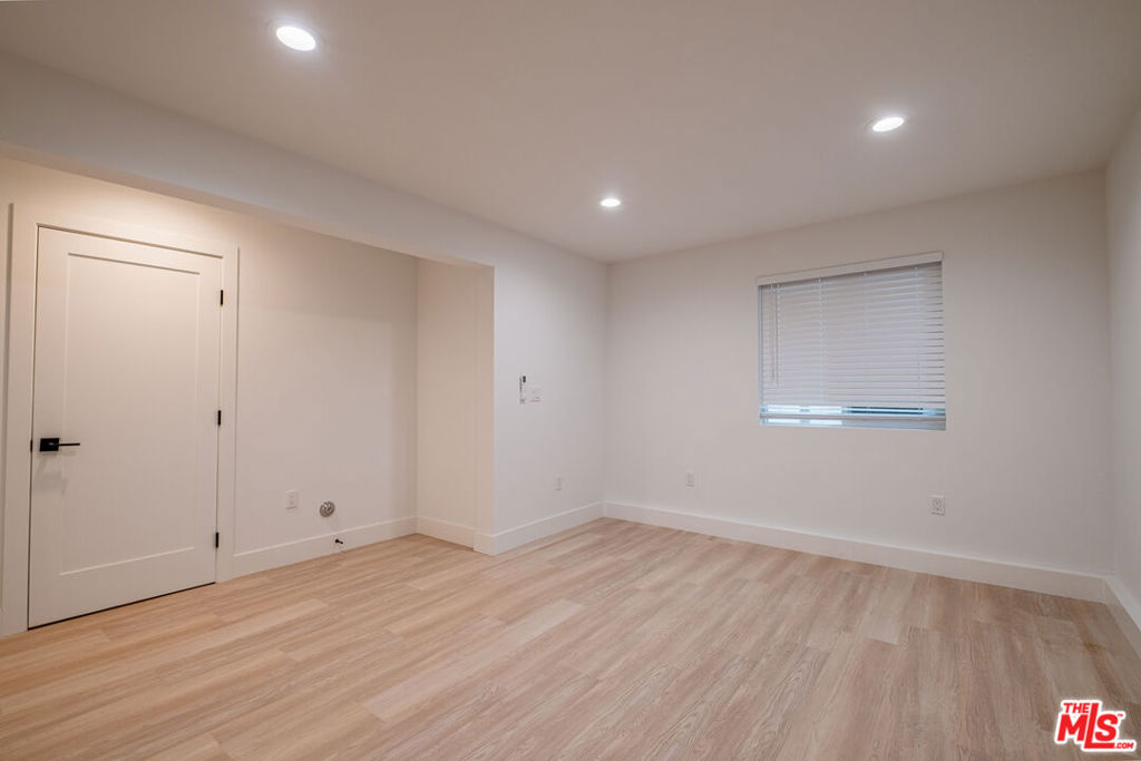 2107 Pullman Lane E Property Photo 28