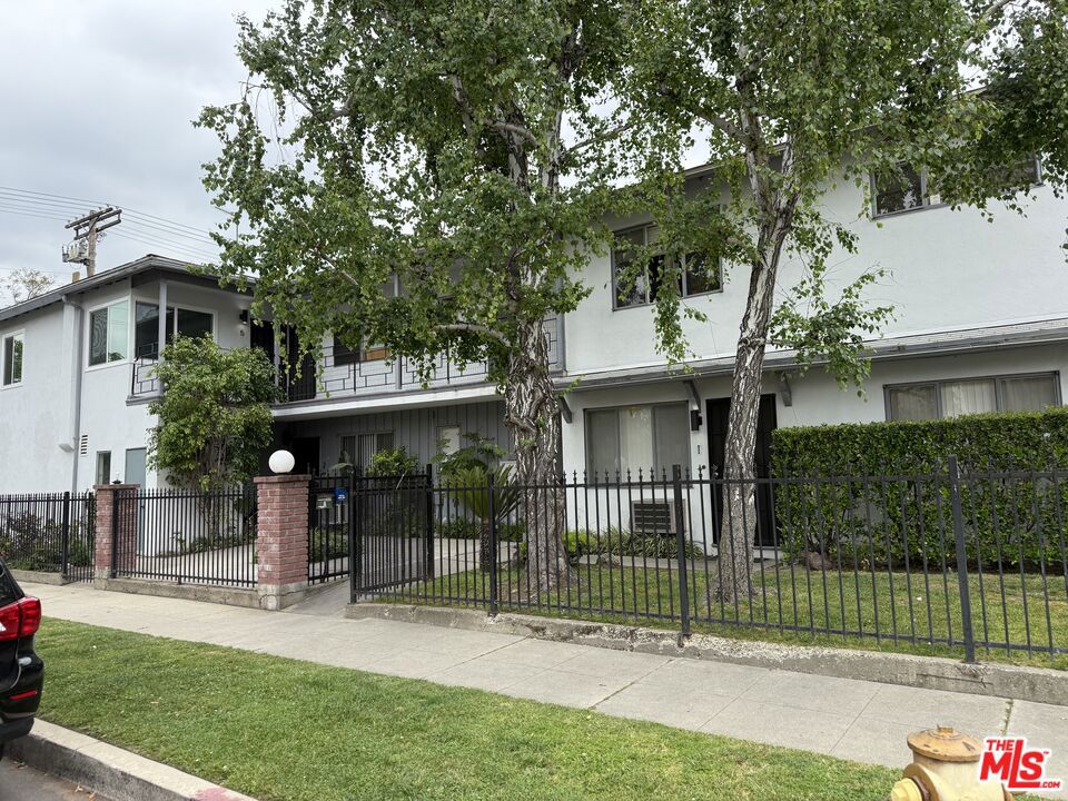 11500 Riverside Drive 4 Property Photo 2