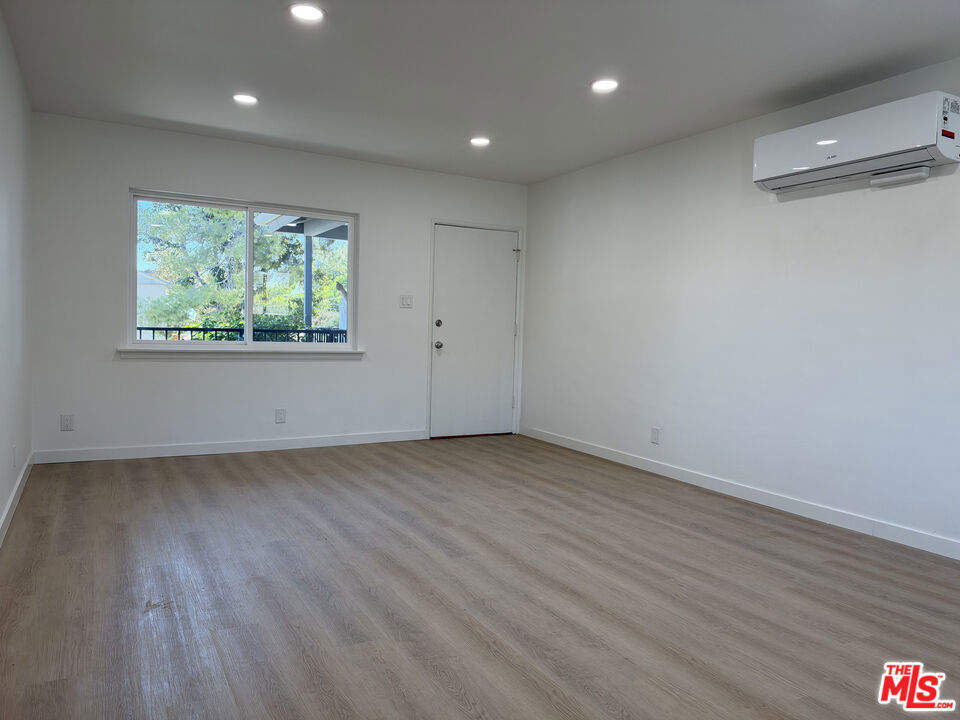 11500 Riverside Drive 4 Property Photo 5