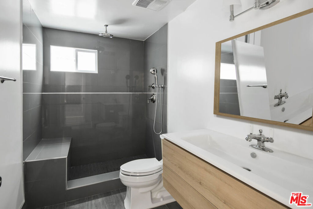 1105 Alta Loma Road 5 Property Photo 3