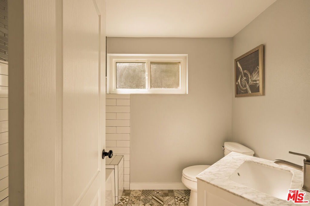 1664 Gladys Drive Property Photo 28
