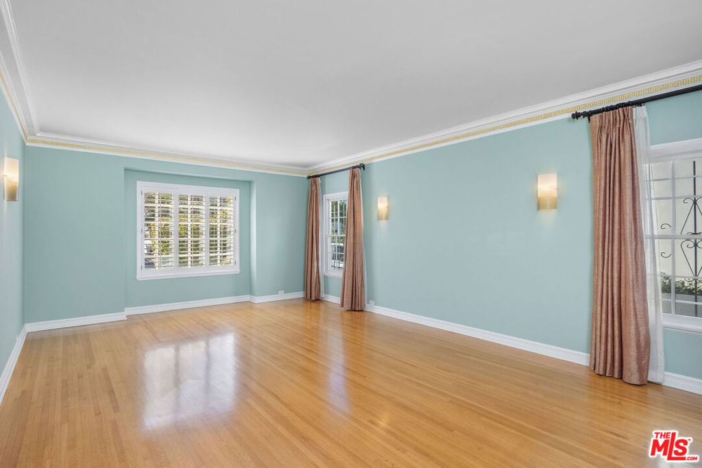 6527 Whitworth Drive Property Photo 4