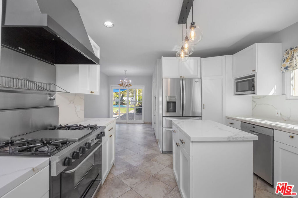 6527 Whitworth Drive Property Photo 11
