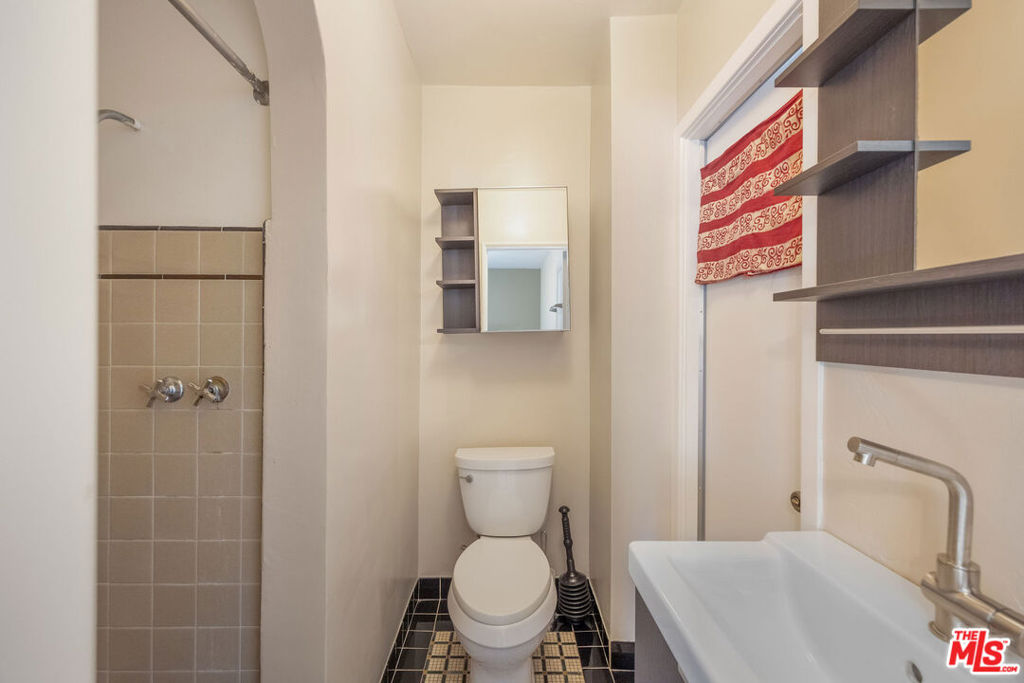 6527 Whitworth Drive Property Photo 20